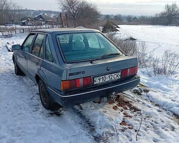 Серый Форд Эскорт, объемом двигателя 0 л и пробегом 350 тыс. км за 571 $, фото 1 на Automoto.ua