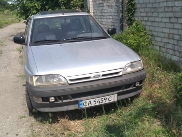 Серый Форд Эскорт, объемом двигателя 1.6 л и пробегом 200 тыс. км за 500 $, фото 1 на Automoto.ua