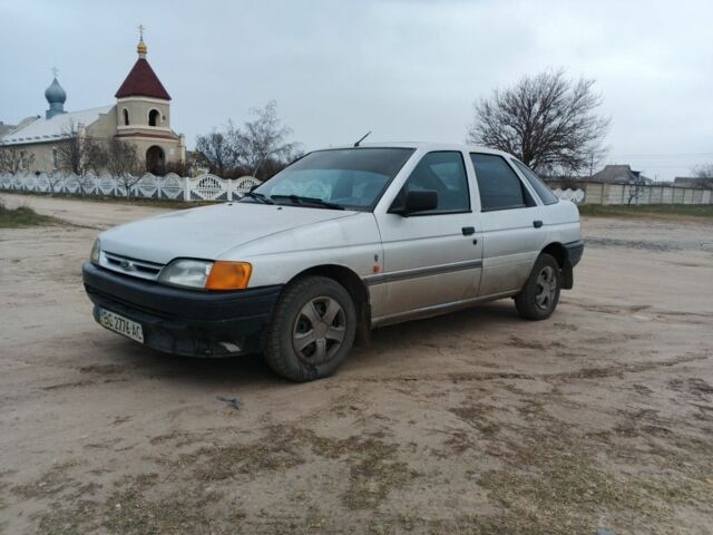 Серый Форд Эскорт, объемом двигателя 1.4 л и пробегом 200 тыс. км за 999 $, фото 1 на Automoto.ua