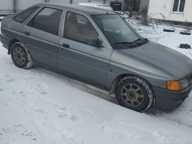 Серый Форд Эскорт, объемом двигателя 1.8 л и пробегом 30 тыс. км за 927 $, фото 1 на Automoto.ua