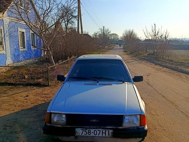 Сірий Форд Ескорт, об'ємом двигуна 1.8 л та пробігом 300 тис. км за 999 $, фото 1 на Automoto.ua