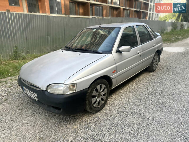 Серый Форд Эскорт, объемом двигателя 1.6 л и пробегом 230 тыс. км за 1000 $, фото 1 на Automoto.ua