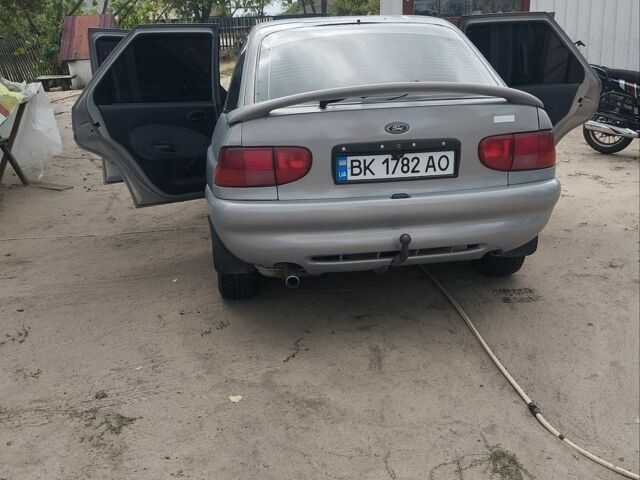 Серый Форд Эскорт, объемом двигателя 1.8 л и пробегом 239 тыс. км за 1300 $, фото 1 на Automoto.ua