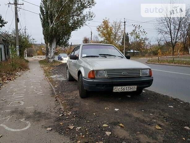 Серый Форд Эскорт, объемом двигателя 1.6 л и пробегом 200 тыс. км за 1000 $, фото 1 на Automoto.ua