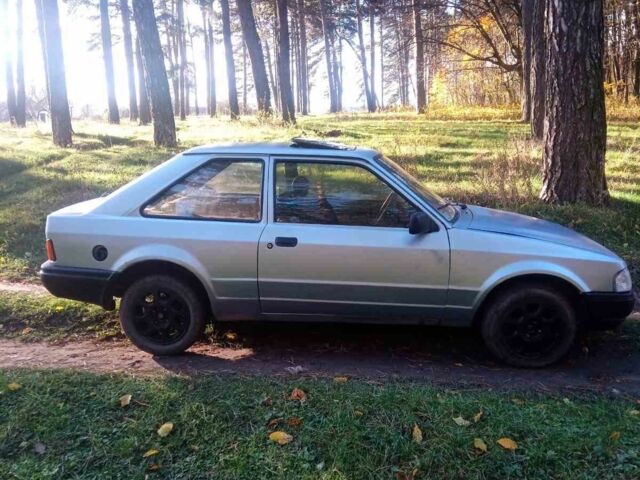 Сірий Форд Ескорт, об'ємом двигуна 1.6 л та пробігом 350 тис. км за 700 $, фото 1 на Automoto.ua