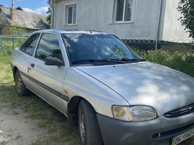 Сірий Форд Ескорт, об'ємом двигуна 1.4 л та пробігом 396 тис. км за 800 $, фото 1 на Automoto.ua
