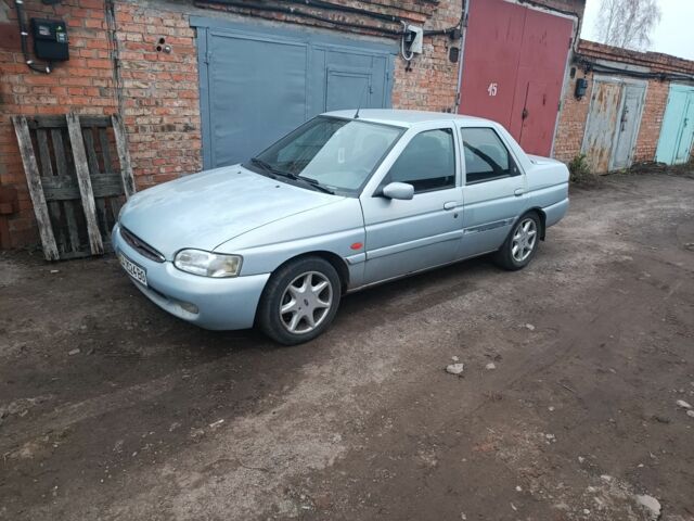 Серый Форд Эскорт, объемом двигателя 1.6 л и пробегом 300 тыс. км за 1200 $, фото 1 на Automoto.ua