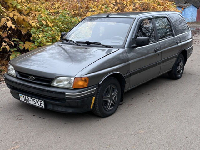 Серый Форд Эскорт, объемом двигателя 1.8 л и пробегом 350 тыс. км за 1800 $, фото 1 на Automoto.ua
