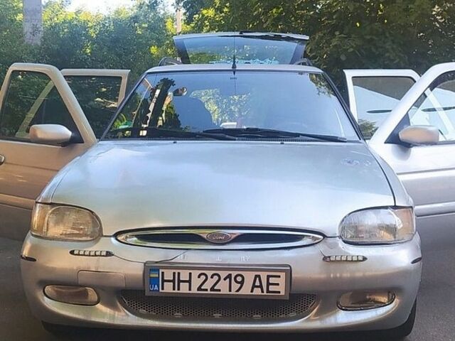 Сірий Форд Ескорт, об'ємом двигуна 1.6 л та пробігом 250 тис. км за 1200 $, фото 1 на Automoto.ua