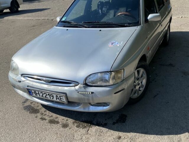 Сірий Форд Ескорт, об'ємом двигуна 1.6 л та пробігом 300 тис. км за 1348 $, фото 1 на Automoto.ua
