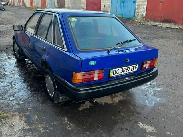 Синий Форд Эскорт, объемом двигателя 1.1 л и пробегом 86 тыс. км за 1100 $, фото 1 на Automoto.ua