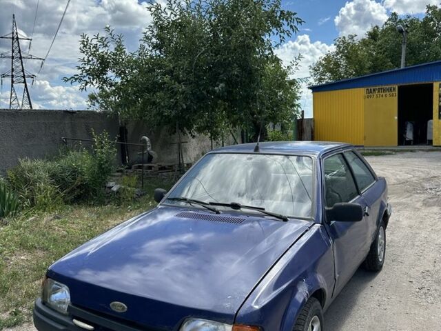 Синій Форд Ескорт, об'ємом двигуна 1.8 л та пробігом 300 тис. км за 449 $, фото 1 на Automoto.ua