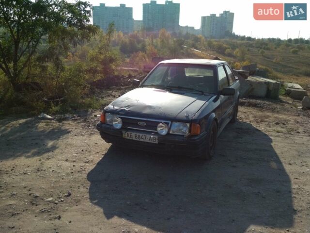 Синій Форд Ескорт, об'ємом двигуна 1.6 л та пробігом 180 тис. км за 800 $, фото 1 на Automoto.ua