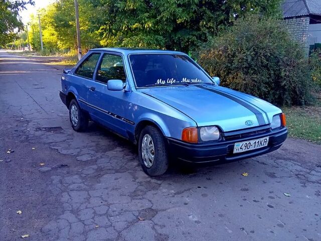 Синий Форд Эскорт, объемом двигателя 1.4 л и пробегом 215 тыс. км за 600 $, фото 1 на Automoto.ua