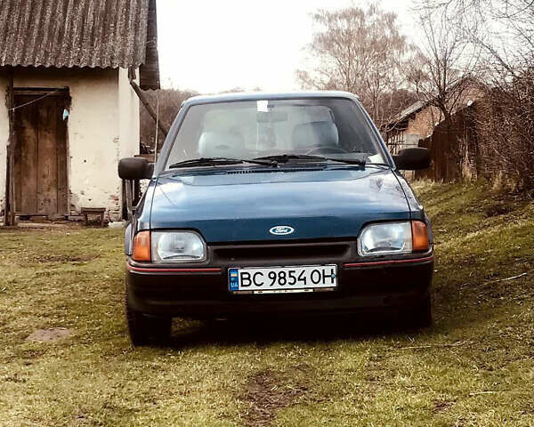 Синий Форд Эскорт, объемом двигателя 1.3 л и пробегом 10 тыс. км за 800 $, фото 1 на Automoto.ua