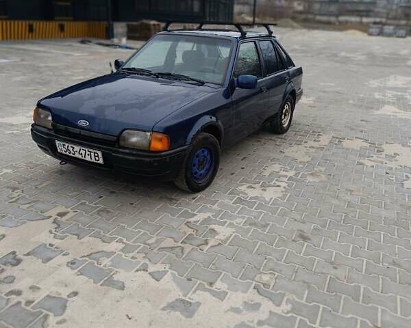 Синій Форд Ескорт, об'ємом двигуна 1.3 л та пробігом 250 тис. км за 700 $, фото 1 на Automoto.ua