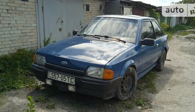 Синий Форд Эскорт, объемом двигателя 1.3 л и пробегом 170 тыс. км за 450 $, фото 1 на Automoto.ua
