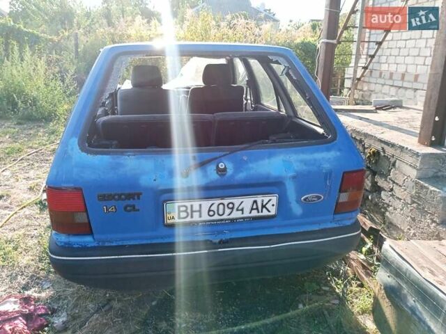 Синий Форд Эскорт, объемом двигателя 1.4 л и пробегом 350 тыс. км за 300 $, фото 1 на Automoto.ua