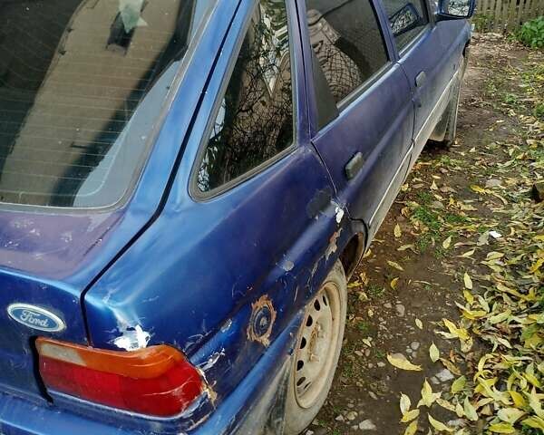 Синий Форд Эскорт, объемом двигателя 1.6 л и пробегом 150 тыс. км за 644 $, фото 1 на Automoto.ua