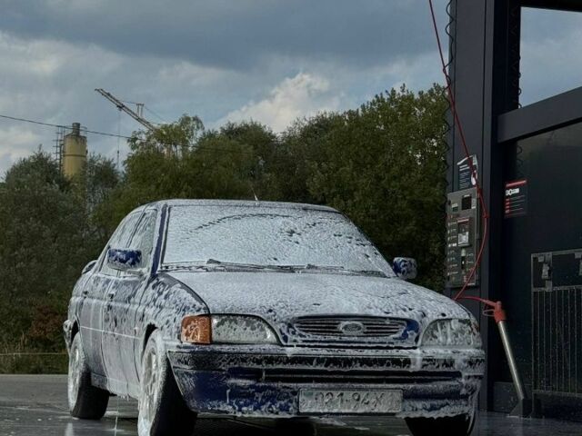 Синий Форд Эскорт, объемом двигателя 1.8 л и пробегом 57 тыс. км за 902 $, фото 1 на Automoto.ua