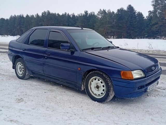 Синій Форд Ескорт, об'ємом двигуна 1.6 л та пробігом 250 тис. км за 1400 $, фото 1 на Automoto.ua