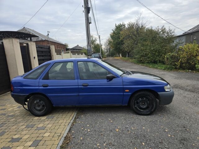 Синій Форд Ескорт, об'ємом двигуна 1.4 л та пробігом 200 тис. км за 850 $, фото 1 на Automoto.ua