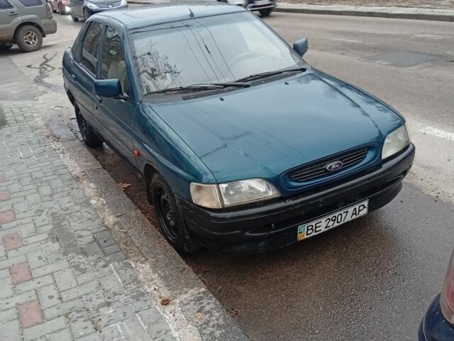Синій Форд Ескорт, об'ємом двигуна 1.6 л та пробігом 500 тис. км за 1300 $, фото 1 на Automoto.ua
