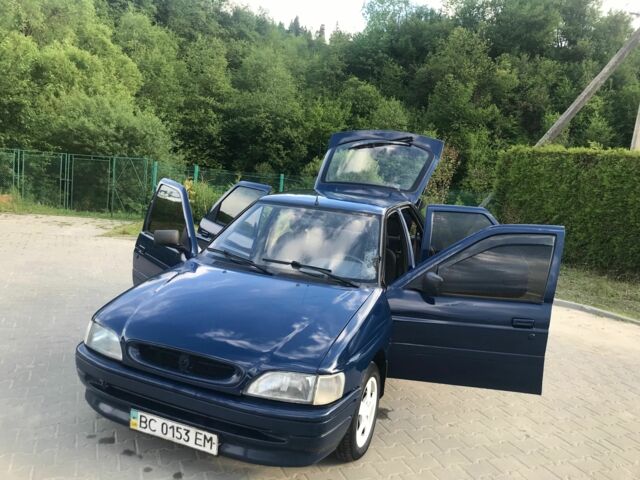 Синий Форд Эскорт, объемом двигателя 1.4 л и пробегом 130 тыс. км за 1000 $, фото 1 на Automoto.ua