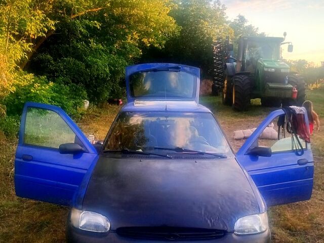 Синій Форд Ескорт, об'ємом двигуна 1.4 л та пробігом 0 тис. км за 675 $, фото 1 на Automoto.ua