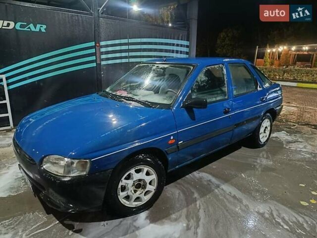 Синий Форд Эскорт, объемом двигателя 1.6 л и пробегом 105 тыс. км за 1400 $, фото 1 на Automoto.ua