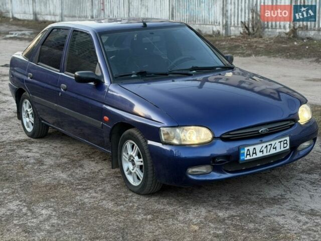 Синий Форд Эскорт, объемом двигателя 1.6 л и пробегом 201 тыс. км за 1500 $, фото 1 на Automoto.ua