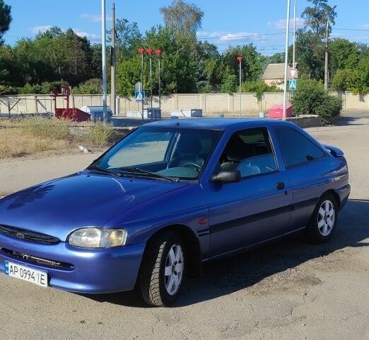 Синий Форд Эскорт, объемом двигателя 1.6 л и пробегом 95 тыс. км за 800 $, фото 1 на Automoto.ua