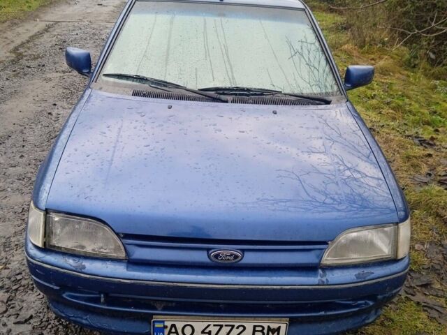 Синій Форд Ескорт, об'ємом двигуна 1.3 л та пробігом 100 тис. км за 559 $, фото 1 на Automoto.ua