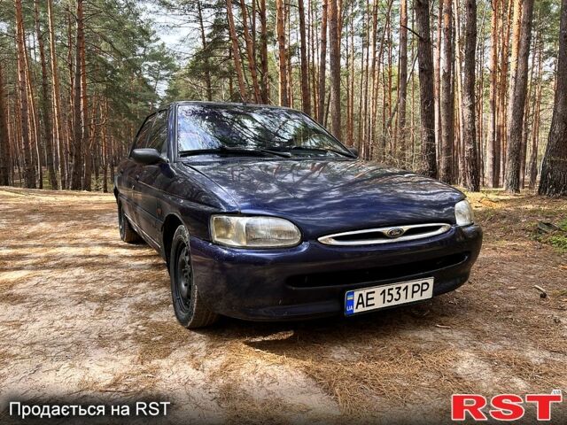 Синий Форд Эскорт, объемом двигателя 1.6 л и пробегом 378 тыс. км за 1100 $, фото 1 на Automoto.ua