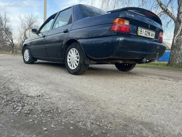 Синий Форд Эскорт, объемом двигателя 1.6 л и пробегом 115 тыс. км за 1300 $, фото 1 на Automoto.ua