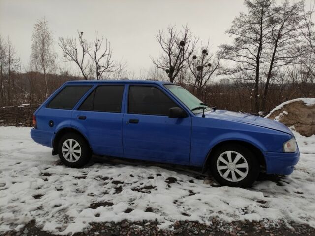 Синий Форд Эскорт, объемом двигателя 1.6 л и пробегом 220 тыс. км за 900 $, фото 1 на Automoto.ua