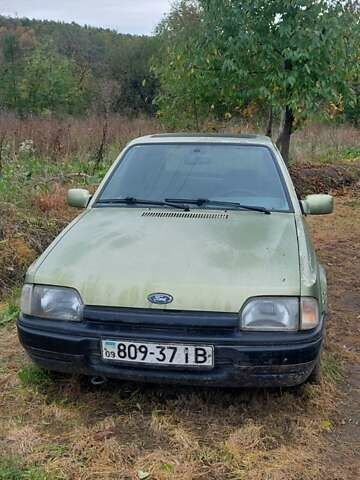 Зеленый Форд Эскорт, объемом двигателя 1.3 л и пробегом 200 тыс. км за 500 $, фото 1 на Automoto.ua