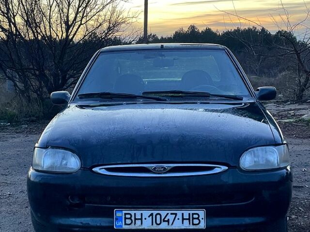 Зеленый Форд Эскорт, объемом двигателя 1.8 л и пробегом 238 тыс. км за 1600 $, фото 1 на Automoto.ua