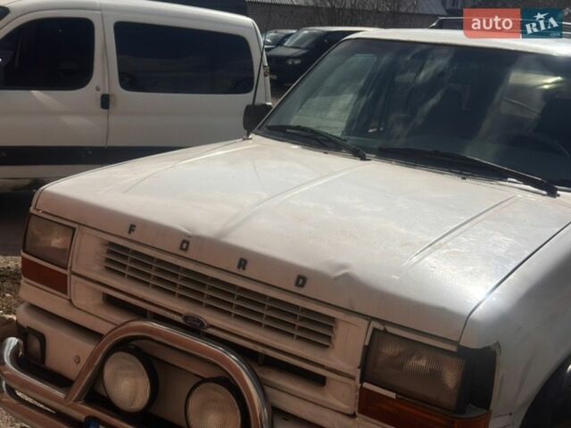 Белый Форд Эксплорер, объемом двигателя 3.96 л и пробегом 299 тыс. км за 3999 $, фото 1 на Automoto.ua