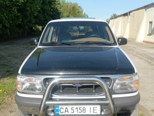 Белый Форд Эксплорер, объемом двигателя 4 л и пробегом 234 тыс. км за 4800 $, фото 1 на Automoto.ua