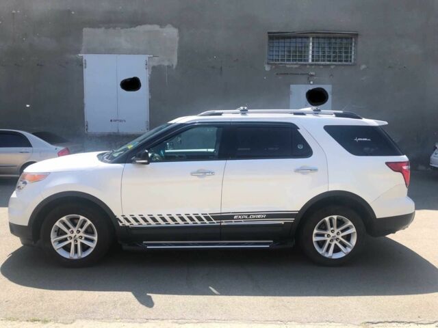 Белый Форд Эксплорер, объемом двигателя 3.5 л и пробегом 239 тыс. км за 15200 $, фото 1 на Automoto.ua