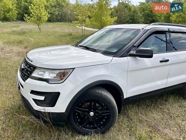 Білий Форд Експлорер, об'ємом двигуна 2.26 л та пробігом 417 тис. км за 14900 $, фото 1 на Automoto.ua