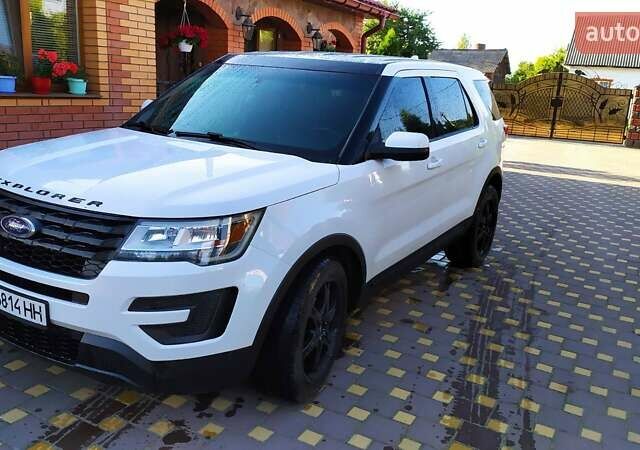 Білий Форд Експлорер, об'ємом двигуна 3.7 л та пробігом 160 тис. км за 17000 $, фото 1 на Automoto.ua