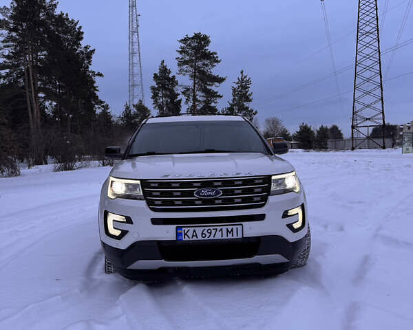 Білий Форд Експлорер, об'ємом двигуна 2.26 л та пробігом 141 тис. км за 15800 $, фото 1 на Automoto.ua