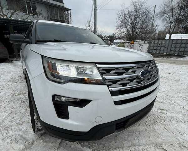 Білий Форд Експлорер, об'ємом двигуна 3.73 л та пробігом 240 тис. км за 16000 $, фото 1 на Automoto.ua