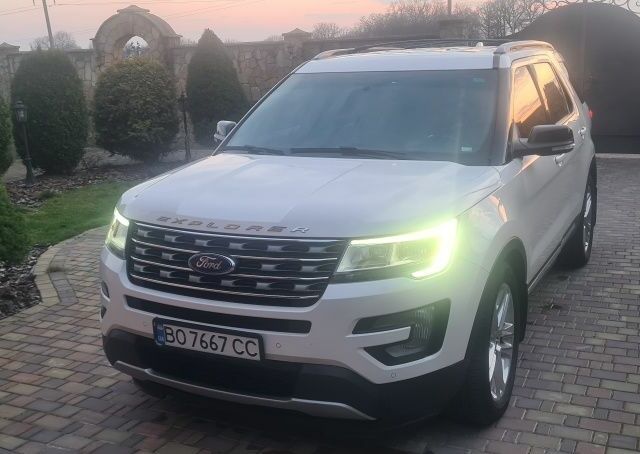 Белый Форд Эксплорер, объемом двигателя 0.35 л и пробегом 116 тыс. км за 17900 $, фото 1 на Automoto.ua