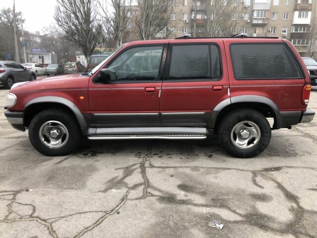 Красный Форд Эксплорер, объемом двигателя 4 л и пробегом 158 тыс. км за 2500 $, фото 1 на Automoto.ua