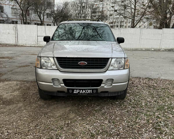 Серый Форд Эксплорер, объемом двигателя 4 л и пробегом 225 тыс. км за 9900 $, фото 1 на Automoto.ua