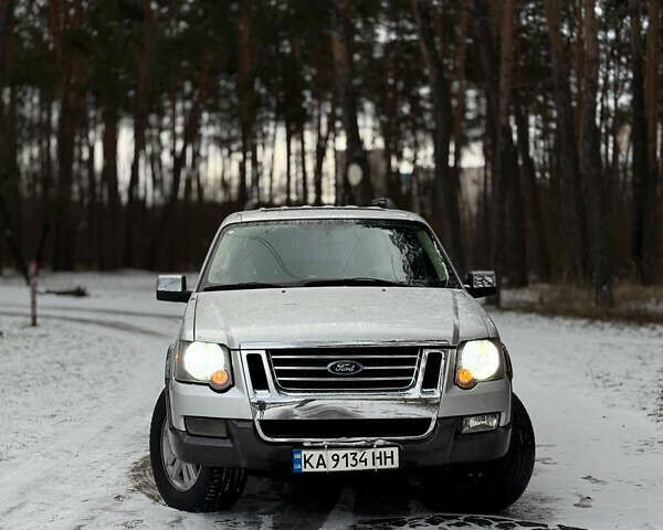 Сірий Форд Експлорер, об'ємом двигуна 4.6 л та пробігом 240 тис. км за 8800 $, фото 1 на Automoto.ua