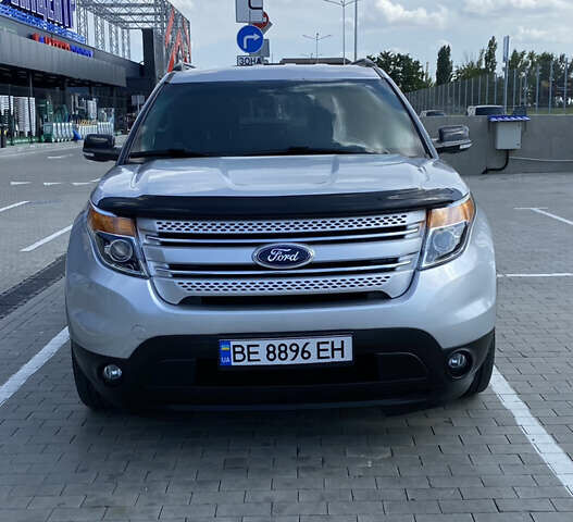 Серый Форд Эксплорер, объемом двигателя 3.5 л и пробегом 210 тыс. км за 18500 $, фото 1 на Automoto.ua